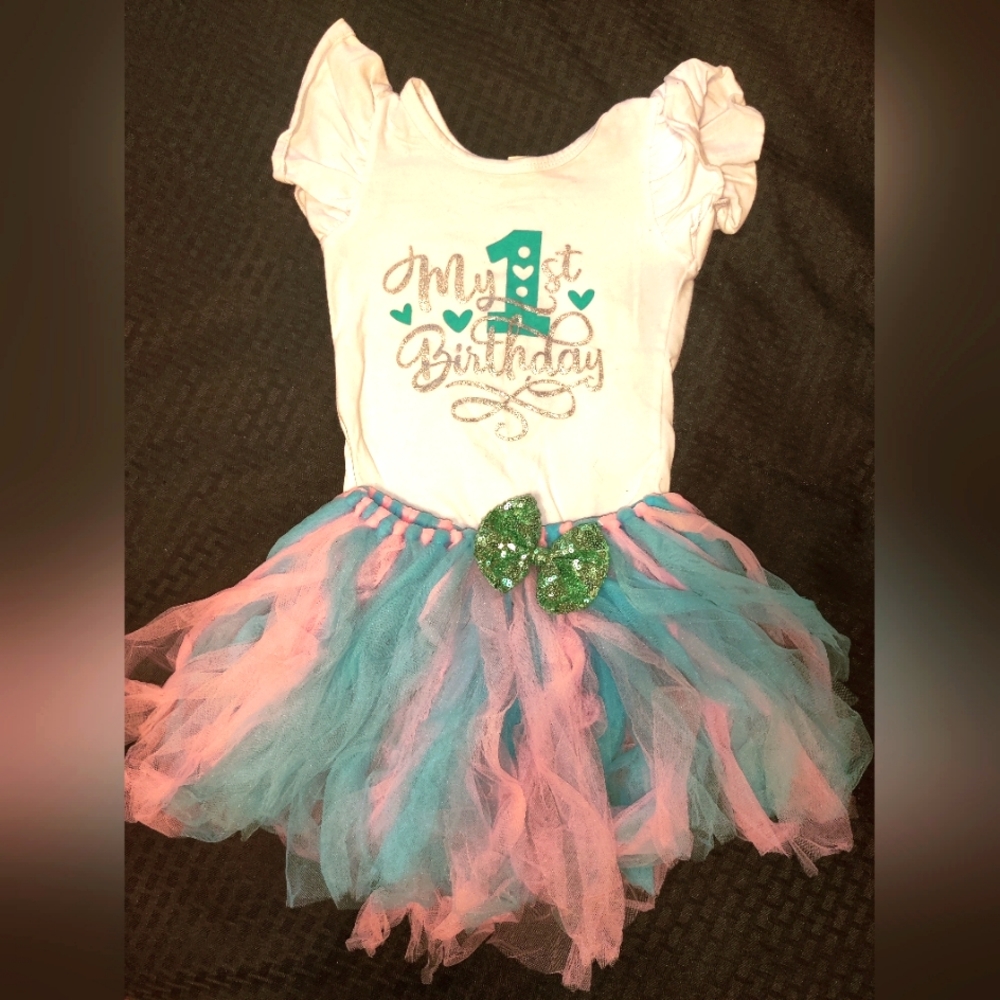 Birthday girl 1st birthday outfit, tulle skirt & headband bow